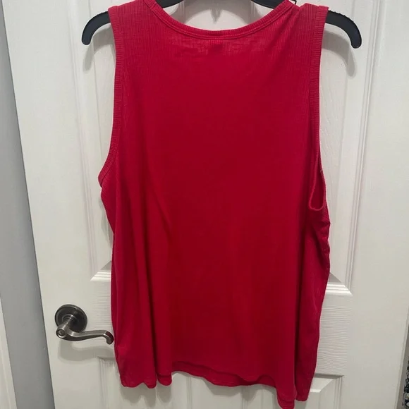 Old Navy Red Tank Top Classic Sleeveless Design - Picture 10 of 10